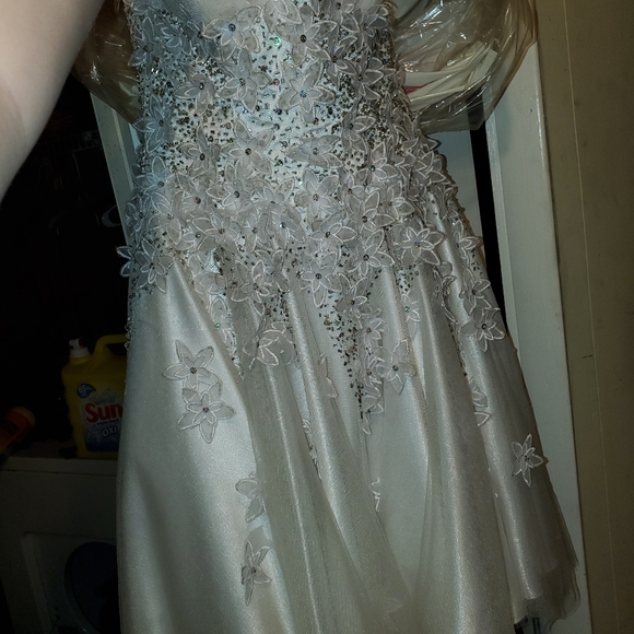 White formal/Dress - Picture 5 of 10